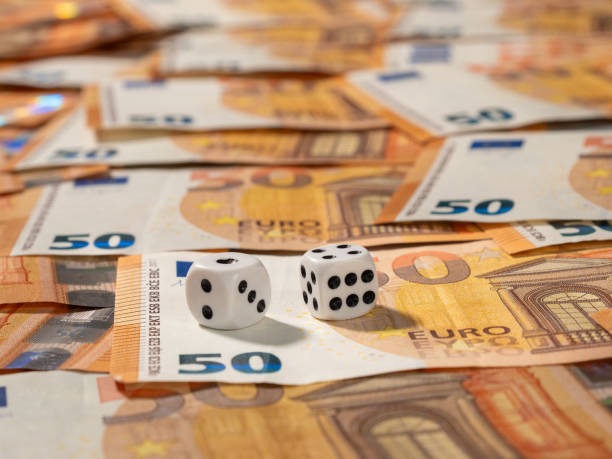 Fortune Mouse game interface showing 3x3 grid, paytable, and bonus feature trigger